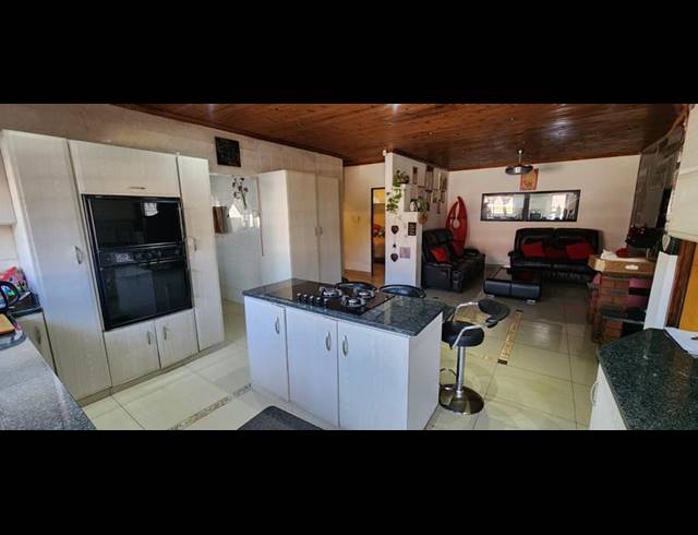 6 BEDROOM HOUSE FOR SALE IN CRAIGIEBURN